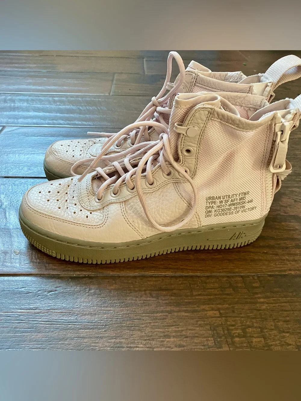 Women’s Nike SF Air Force 1 Mid sneakers - Light Pink